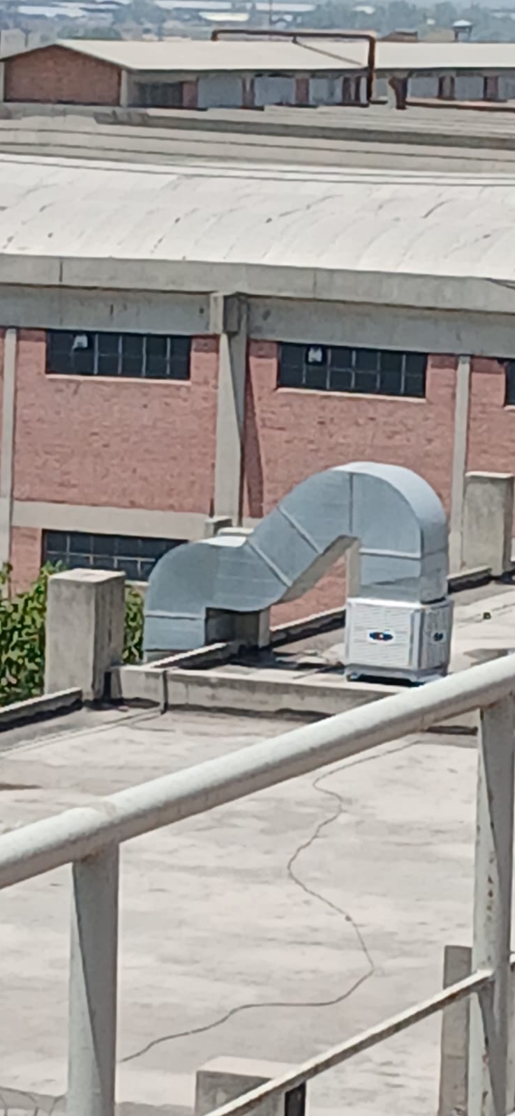 Rooftop cooler with overhead duct run